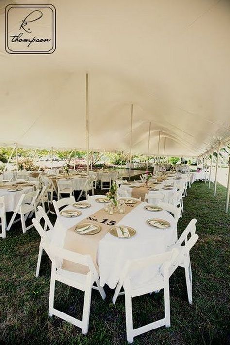 Round Wedding Table Decor Wedding Centerpiece Ideas Wedding Table Ideas, Round Wedding Tables, Wedding Burlap, Wedding Favor Table, Burlap Runners, Table Arrangements Wedding, Design Japonais, Table Clothes, Wedding Tablecloths