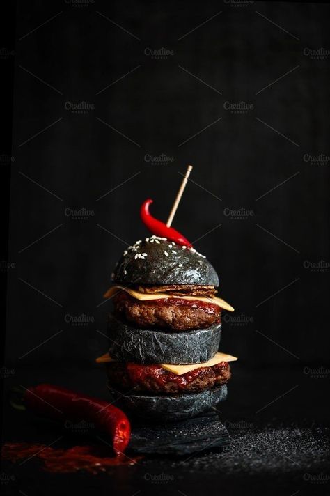 Burger Background, Vege Burgers, Burger Cheese, Black Burger, Barbeque Recipes, Burger Sliders, Vegetarian Fast Food, Burger Restaurant, Homemade Burgers