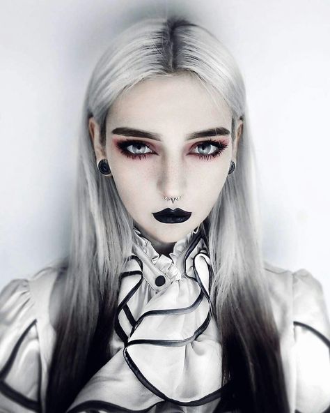 Coven Witches, Change Appearance, Maquillage Goth, White Goth, Gothic Hairstyles, Goth Hair, Goth Beauty, Black Lips, Gothic Makeup