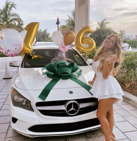 Sweet 16 Car Pictures, Sweet 16 Car, Pictures To Take With Friends, Sweet 16 Candles, Sweet 16 Photoshoot, Sweet 16 Pictures, Dream Cars Range Rovers, 16th Birthday Ideas, Sweet 16 Photos