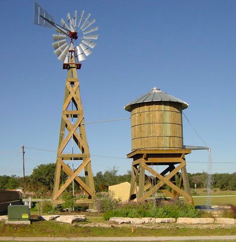 Fontaine A Punch, Windmill Drawing, Wooden Windmill, Farm Windmill, Windmill Water, Wind Mills, Greenhouse Design, Water Towers, Water Storage Tanks