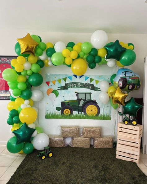 John Deere Tractor 🚜 themed party Balloon Garland Decoration @johndeereaunz #partysuperstore #johndeeretractor #balloongarland #adelaideballoons #balloondecor #balloondelivery #balloonshop #balloons #balloon #balloondecoration #adelaideballoonstylist #adelaideballoonshop #partyshop #partystore #partysupplies John Deere Party Decorations, Tractor Birthday Party Decorations, Tractor Party Decorations, Party Balloon Garland, John Deere Birthday Party, John Deere Party, John Deere Birthday, Tractor Birthday Party, Balloons Galore