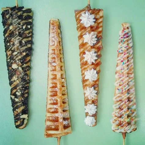 Waffles On A Stick, Waffle On A Stick Ideas, Waffle Pops, Waffle Sticks, Dessert Restaurants, Bubble Waffle, Trendy Food, Concession Food, Waffle Toppings