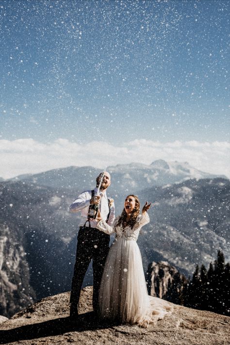 Elopement champagne pop at Taft Point in Yosemite National Park | Will Khoury Romantic Snow, Wedding Photo Checklist, Yosemite Photos, Romantic Winter Wedding, Winter Wedding Photos, Yosemite Elopement, Unique Wedding Photography, Yosemite Wedding, Wedding Champagne