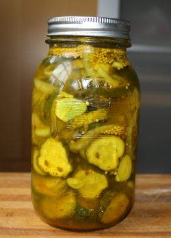 Homemade Bread And Butter Pickles Recipe, Bread And Butter Pickle Recipe, Homemade Bread And Butter Pickles, Bread And Butter Pickles Recipe, Marinated Veggies, Bread N Butter Pickle Recipe, Bread And Butter Pickles, Easy Canning, Pickle Recipes