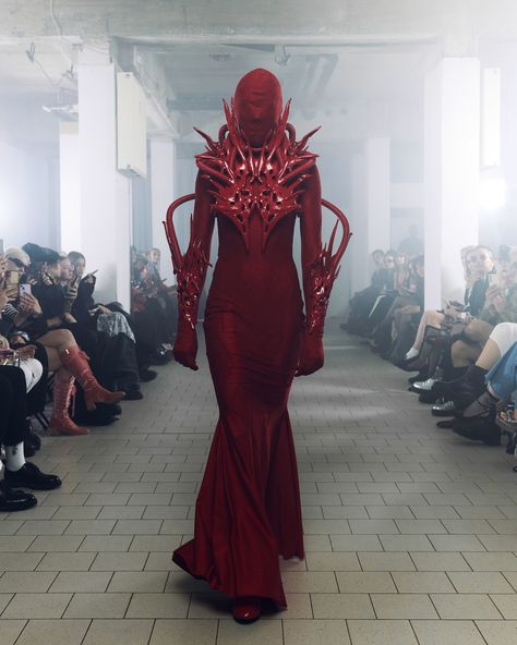 ‚ARTIFACTS OF UNCERTAIN TRANSFORMATION‘ LOOK 6 Red Lycra dress with hand-sewn lace applications, paired with a meticulously crafted sculpture shaped using 3D printing from recycled PETG, sourced from fashion industry packaging waste. Presented @berlinfashionwe Design and creative direction: @marlon__ferry Photography and light concept: @lewin.ber Photography assistance and videography: @mks.dng Show assistant: @katharinaschweizr Soundtrack: @eli.jah.taylor Hair and Makeup: @facesbynicky ... Gore Fashion, Artistic Photoshoot, Dress Transformation, Light Concept, Black Designers, Lycra Dress, Female Monster, Horror Make-up, E.t Art