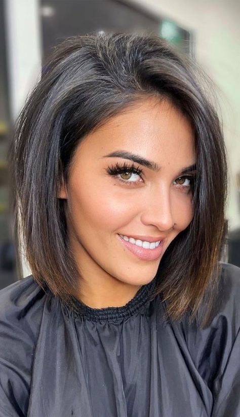 Lob Haircut Dark Hair, Haircut Dark Hair, Dark Hair Bobs, Brown Bob Hair, Haircut Pixie, Haircuts 2022, Short Dark Hair, Blonde Pixie Hair, Short Blonde Haircuts