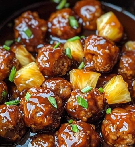 Pineapple Barbecue Meatballs, Pineapple Bbq Meatballs, Barbecue Meatballs, Bbq Meatballs, Crock Pot Meatballs, Recipes Yummy, Meatball Ingredients, Beef Meatballs, Frozen Meatballs