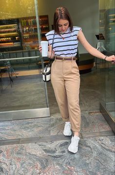 Casual Oufits, Khaki Pants Women, Elegante Casual, Classy Work Outfits, Stylish Work Outfits, Causual Outfits, Casual Chic Outfit, Casual Work Outfits, Fashion Mistakes