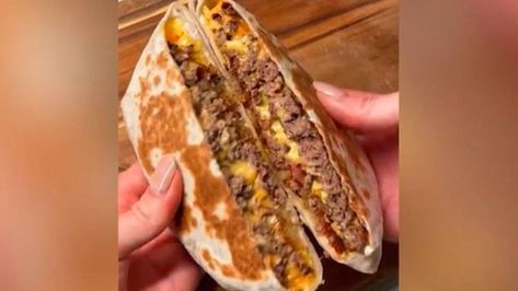 How to make the perfect cheeseburger wrap | Stuff.co.nz Quesadilla Burger Recipe, Perfect Cheeseburger, Cheeseburger Wrap, Cheeseburger Wraps, Burger Cheese, Burrito Wrap, Cheese All, Viral Food, Crunch Wrap