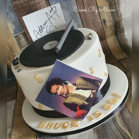 Vinyl Record Cake Ideas, Vinyl Record Birthday Party, Vinyl Cake Ideas, Vinyl Birthday Cake, Record Player Cake Ideas, Ant Cake, Vinyl Cake, Album Cake, Record Cake