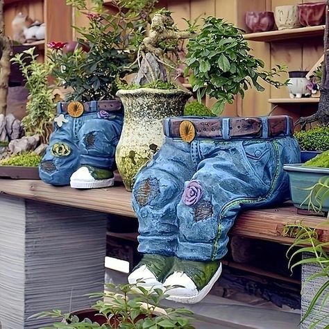 Garden Stand, Flower Pots Outdoor, Denim Flowers, Resin Uses, Outdoor Flowers, Art Garden, Resin Flowers, Flower Planters, Vanuatu