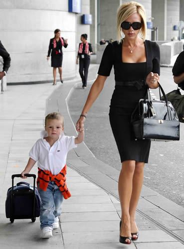 Chic mama Boy Mom, Victoria Beckham, A Woman