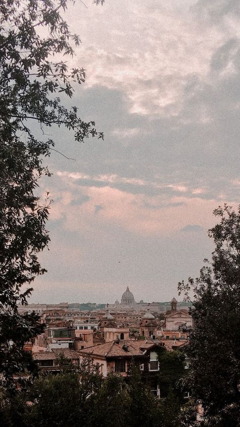 Rome Astethic, City Girl Life, Italy Vibes, Life Abroad, Italy Photography, Italy Aesthetic, Travel Wall Art, Pretty Places, Rome Italy