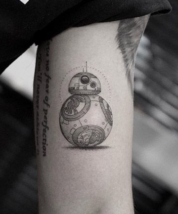 Hyper-Detailed BB-8 R2d2 Tattoo, Robot Tattoo, Spartan Tattoo, K Tattoo, Star Wars Bb8, Geek Tattoo, Star Wars Quotes, Geniale Tattoos, Star Wars Tattoo