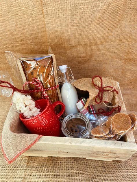 Hot Chocolate Kit, Hamper Ideas, Chocolate Caliente, Hot Chocolate Bars, Christmas Baskets, Chocolate Bar, Gmail Com, Chocolates, Gift Baskets