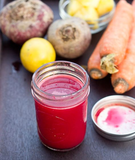 The Early Riser is beets, carrots, pineapple, and lemon that make a tangy and tart juice that will wake you up and put a pep in your step! Recipe With Beets, Beet Juice Benefits, Beet Juice Recipe, Pineapple Juice Recipes, Beets Carrots, Juice Cleanse Recipes, Veggie Juice, Lemon Diet, Early Riser