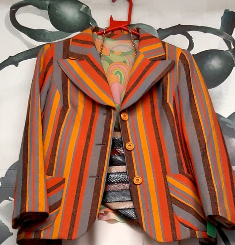 Original Women’s 70s striped blazer orange, red & brown 70s Blazer Outfit, 70s Tops Women, Medea Costume, Mushroom Plates, 70s Aesthetic Outfit, 70s Stripes, 70s Blazer, 70s Fashion Women, 70s Inspired Outfits