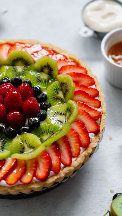 Healthy Tart Recipes, Vegan Fruit Tart, French Fruit Tart Recipe, French Fruit Tart, Healthy Tart, Mini Tart Recipes, Easy Tart Recipes, Vegan Tarts, Chocolate Tarts Recipe