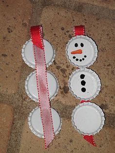 Hidden Treasure: Bottle Cap Christmas Ornaments Diy Bottle Cap Crafts, Bottle Cap Crafts, Snowman Christmas Tree, Snowman Crafts, Christmas Ornaments Homemade, Christmas Ornament Crafts, Bottle Caps, Snowman Christmas, Christmas Crafts For Kids