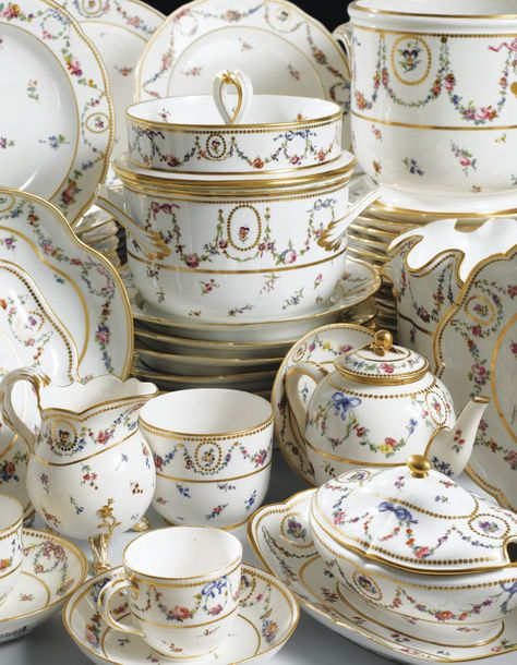 1781 Part of the Sèvres porcelain service that belonged to the Marquis Spinola di Luccoli (1743-1802) Porcelain Dishes, Pretty China, China Dishes, Tableware Collection, China Patterns, Antique China, Cups And Saucers, Antique Porcelain, China Porcelain