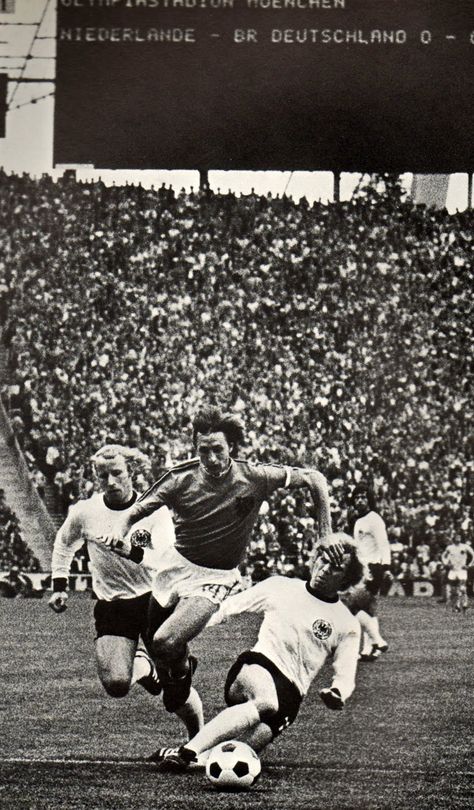 1974 World Cup, 1966 World Cup, Soccer Photography, Johan Cruyff, Football Images, Villa Park, Football Is Life, Soccer Stars, World Cup Final