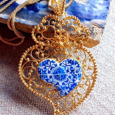 Silver Filigree Heart of Viana Minho with 16th century Azulejos from Tomar #necklace #Portugal #Atrio_Azulejos #silverfiligree #silver #tomar #heart #goldbath24k Portuguese Folklore, Portuguese Tattoo, Camellia Flowers, Gold Bath, Portuguese Culture, Replica Jewelry, Antique Tiles, Blue Tile, Large Heart