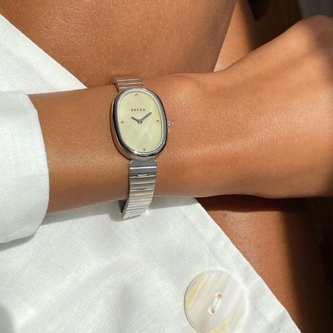 BREDA on Instagram: “Elbow Elbow, wrist wrist, check the time, blow a kiss. @dananozime wears the Jane in silver/champagne.” Oval Watch, Minimal Watch, Logam Mulia, Classy Watch, Silver Watches Women, Vintage Watches Women, Classy Jewelry, Jewelry Lookbook, Watch Accessories