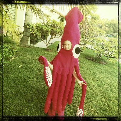 The Chronicles of The Feaseys: GIANT SQUID HALLOWEEN COSTUME Squid Costume, Splatoon Cosplay, Boys Halloween Costumes Diy, Fairy Halloween Costumes, Giant Squid, Costume Diy, Game Costumes, Easy Diy Halloween, Mermaid Costume