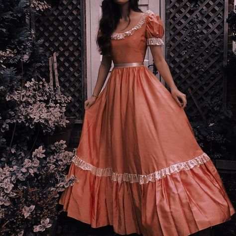 1800s Casual Dress, Enola Holmes Inspired Dresses, Old Fashion Dresses 1800 Style, 40s Prom Dress, Encanto Dress Ideas, Enola Holmes Aesthetic Outfits, Enola Holmes Inspired Outfits, Victorian Era Dresses Simple, Encanto Inspired Outfits