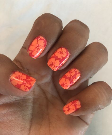 Orange Tropical Nails Tropical Flower Design Nails, Coral Hibiscus Nails, Orange Beachy Nails, Tropical Gel Nail Designs, Holiday Nail Ideas Summer, Orange Hibiscus Nails, Orange Flower Nails, Tropical Nail Ideas, Hawiian Nails