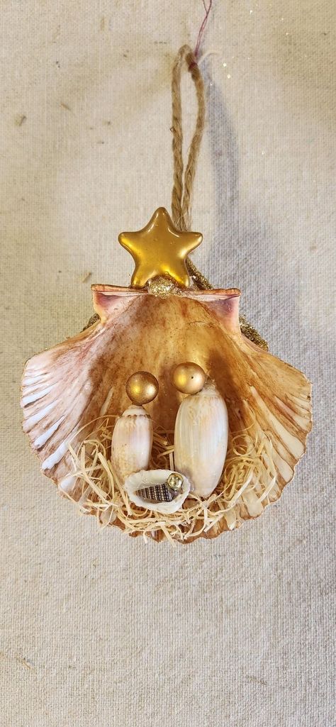 Shell Manger Scene, Seashell Christmas Art, How To Make Seashell Ornaments, Thanksgiving Shell Crafts, Ways To Store Seashells, Holiday Shell Crafts, Shell Angel Ornaments Diy, Shell Christmas Wreath, Sea Shell Nativity Scene