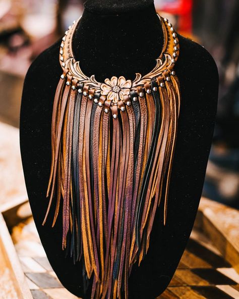 This #tooled #fringes #necklace is all you need to dress an whole outfit. #fringechoker #tooledleather #leatheraccessories #leatherartist… Tooled Leather Necklace, Leather Carving Patterns, Upcycle Inspiration, Leather Work Ideas, Leather Artist, Leather Jewelry Making, Leather Necklaces, Necklaces Ideas, Leather Craft Patterns