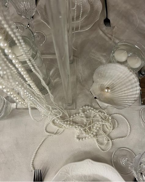 Pearl Theme Party Ideas, Chrome Wedding Decor, Pearl Table Runner Wedding, Pearl Themed Party Decor, Pearl Decorations Party, Blue And Pearl Wedding, Pearl Party Decorations, Pearl Wedding Theme, Pearl Themed Party