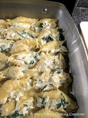 Mary Ellen's Cooking Creations: Chicken-Spinach-Artichoke Stuffed Shells Artichoke Stuffed Shells, Chicken Shells, Spaghetti Squash Recipes Easy, Artichoke Stuffed, Chicken Stuffed Shells, Spinach Stuffed Shells, Stuffed Shells Ricotta, Yummy Dishes, Chicken Spinach