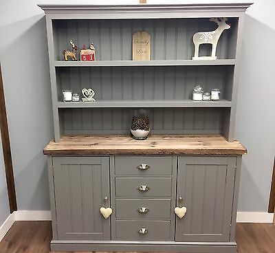 I'm very happy to present to you this beautiful handmade farmhouse Welsh dresser finished in the quite gorgeous farrow and ball colour moles breath. These surfaces create an elegant and characterful look in any dining or kitchen space keeping with our charming rustic farmhouse style. Dresser Design Ideas, Reclaimed Wood Dresser, Dining Room Dresser, Welsh Dresser, Dresser Design, Kitchen Dresser, Shabby Chic Dresser, Chic Kitchen, Kitchen Units