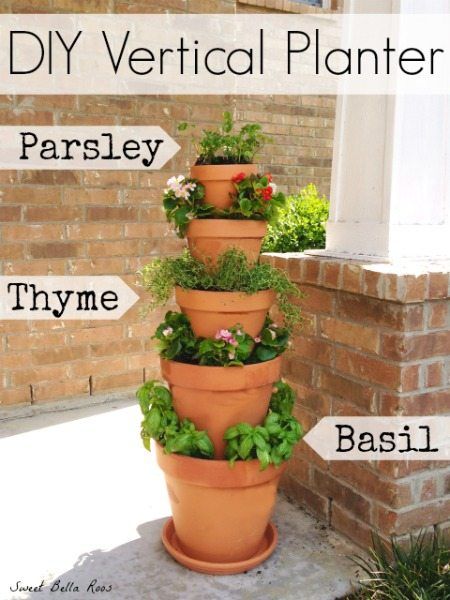 Herb Garden Planter, Diy Herb Garden, Flower Tower, Vertical Herb Garden, Vertical Garden Diy, Vertical Planter, Plants Growing, Tower Garden, Herb Planters