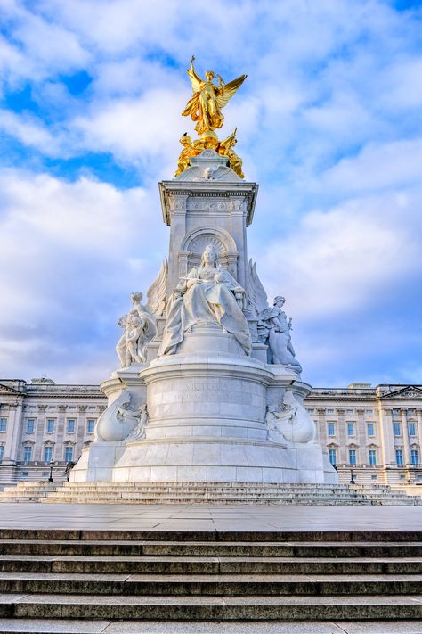 Victoria Memorial is a monument to Queen Victoria, located at the end of The Mall in London, and designed and executed by the sculptor Thomas Brock. Designed in 1901, it was unveiled on 16 May 1911, though it was not completed until 1924.. #London #BuckinghamPalace #QueenVictoria #VisitLondon #VisitBritian #CityBreak #city #England #Photography #Palace #LondonAttractions #VisitBritian Palace Exterior, London Buckingham Palace, London Palace, Buckingham Palace London, Victoria Memorial, Palace London, London Dreams, Victoria London, Royal Uk