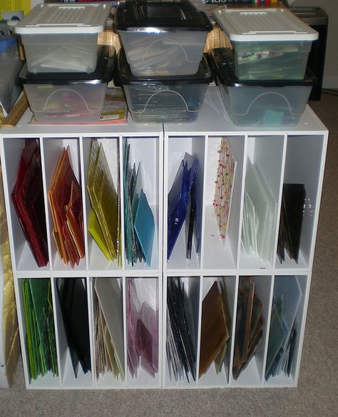 #papercraft #crafting supply #organization. lovely neat shelves for glass storage Stained Glass Studio, Mosaic Stained, Kitchen Glass, Glass Creations, Trendy Jewerly, Glass Room, Glass Art Projects, Tiffany Glass, Stained Glass Diy