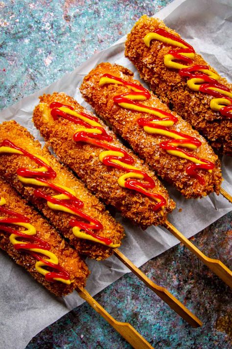 The Korean Corn Dog is like an American corn dog on steroids. The ultra crispy, sugary panko coating and melty mozzarella cheese will surely put a smile on your face. #korean #koreancorndog #deepfried #snacks #superbowlsnacks Korean Corn Dog Recipe, Corn Dog Recipe, Korean Corn Dog, Ground Beef Breakfast, American Corn, Korean Corn, Corndog Recipe, Resep Slime, Spicy Corn