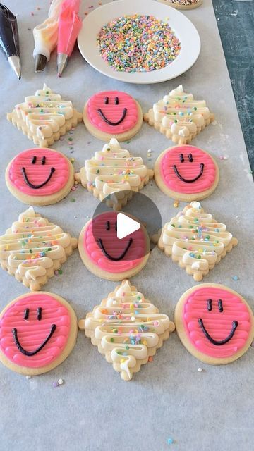 Goodies- Sweets&Treats on Instagram: "BUTTERCREAM SMILES! 😊🩷" Cookies Decorated, Sugar Cookies Decorated, Decorated Cookies, Sweets Treats, Cookie Decorating, Sugar Cookies, Butter Cream, On Instagram, Instagram