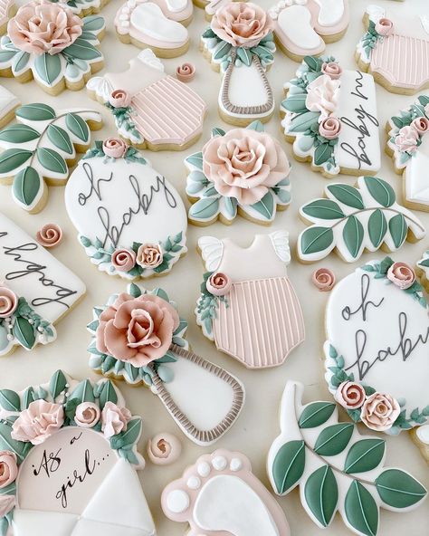 Melissa Matthews | Summer vibes….. #summervibes #summercookies #sugarcookies #cookiedecorating #decoratedsugarcookies #royalicing #royalicingcookies… | Instagram Happy May Day, Royal Icing Flowers, Cake Decorating Icing, April Showers Bring May Flowers, Spring Cookies, Summer Cookies, May Days, Happy May, May Day