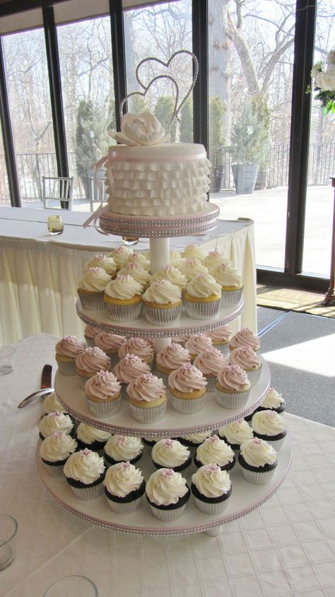 Wedding cupcake tower #dessert #weddingdessert #weddingcake #cupcakes #weddingcupcakes Cupcake Displays, Small Wedding Cake, Cake With Cupcakes, Rustic Cupcakes, Cupcake Tower Wedding, Cupcakes Wedding, Small Wedding Cakes, Romantic Wedding Cake, Tiered Cake