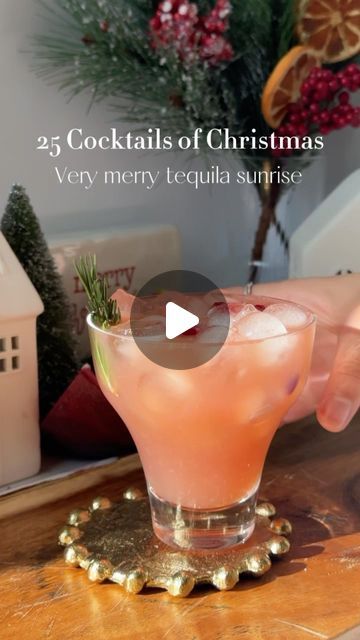 Makayla Morris ༘⋆ on Instagram: "Day 14 of 25: Very Merry Tequila Sunrise🍹 ⭑ Fill shaker w/ ice ⭑ 1.5 oz tequila blanco ( I’m using @milagrotequila ) ⭑ 1 oz pomegranate juice ⭑ 1 oz orange juice ⭑ 0.5 oz Cointreau ⭑ 0.5 oz simple syrup ⭑ Shake ⭑ Strain into glass w/ ice ⭑ Garnish: pomegranate arils & rosemary ⭑ Cheers! ✧˖° This drink is a great way to make you feel like you’re back in the sun while still enduring the cold winter❄️ #mixwithmak #25cocktailsofchristmas #christmas #christmascocktails #holidaydrinks #holidayparty #tequila #tequilasunrise #milagros #tequilablanco #pomegranate #cocktailparty #drinkideas #cocktail #holidaycocktails #cocktailrecipe #christmascookies #christmasrecipes #christmascocktailparty #explore" Pomegranate Tequila Drinks, Christmas Cocktail With Tequila, Festive Tequila Cocktails, Winter Tequila Sunrise, Easy Christmas Cocktails Tequila, Christmas Cocktail Party, Tequila Sunrise, Pomegranate Juice, Christmas Cocktails