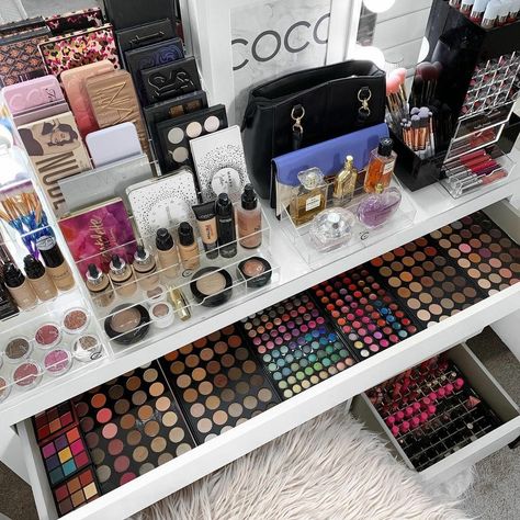 Makeup Bibir, Storage Tricks, Koleksi Makeup, Make Up Mata, Koleksi Parfum, Makeup Beauty Room, Penyimpanan Makeup, Makeup Collection Goals, Alat Makeup