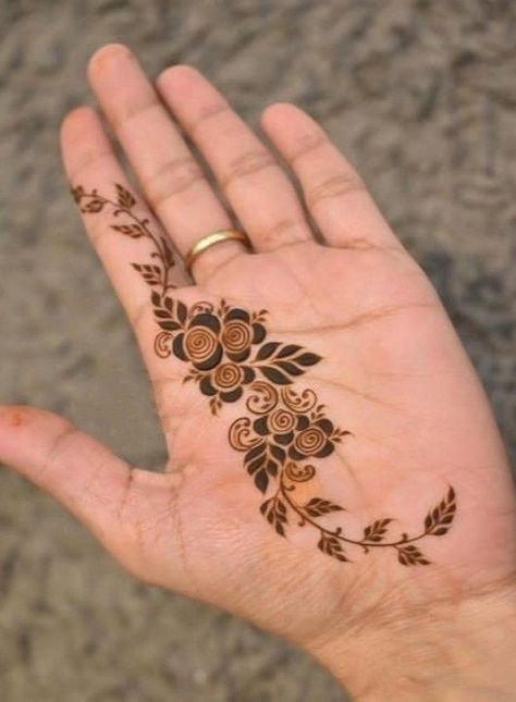 Front Palm Henna Designs, Minimal Mehendi Designs Front Hand Palm, Mehendi Designs For Hands Simple Palm Easy, Inner Palm Henna, Minimalist Mehendi Designs, Mehndi Saree, Saree For Bride, Brides Mehndi, Mehndi Clothes