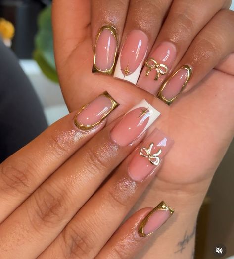 Gold And Tortoise Shell Nails, French Tip Nails Gold Accent, French Tip Nails Freestyle, Medium French Tip Nails With Design, Cool Square Nails, Gold Christmas Nails Acrylic, Good French Tip Nails, New Years Short Nails Design, Non Basic Nails