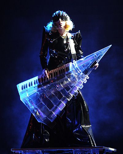 Keytar Aesthetic, Lady Gaga The Fame, The Fame Monster, Lady Gaga Pictures, Neo Noir, Hollywood Celebrities, Her Music, Lady Gaga, Rolling Stones