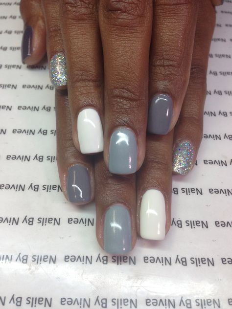 Grey And White Nails Ideas, Winter Grey Nails, Gray Winter Nails, Gray Nails Ideas, Grey Blue Nails, Grey And White Nails, Blue Grey Nails, Late Winter Nails, Nail Grey