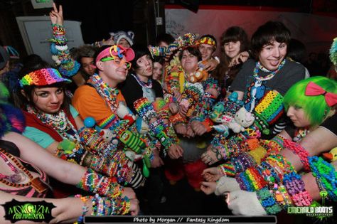 Seattle Ravers! Harajuku Decora Kei, Decora Aesthetic, Decora Harajuku, Rave Aesthetic, Rave Scene, Alternative Subcultures, Rave Style, Scene Core, Kandi Kid